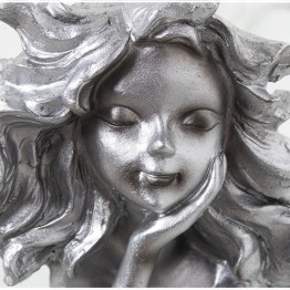 Figura de Resina Niña Sentada Plateada 37cm | Nova Decoración