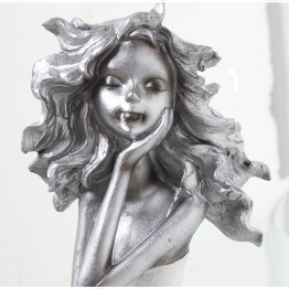 Figura de Resina Niña Sentada Plateada 37cm | Nova Decoración